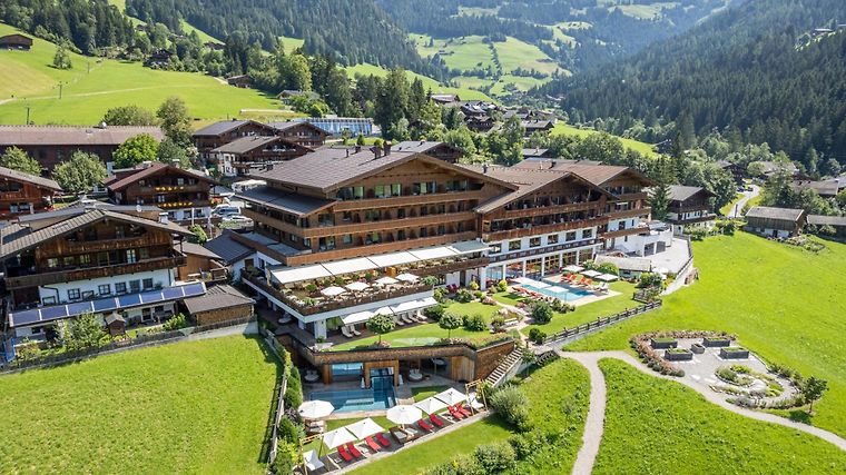 Alpbacherhof Mountain & Spa Resort, dog-friendly hotel in Tyrol Valleys