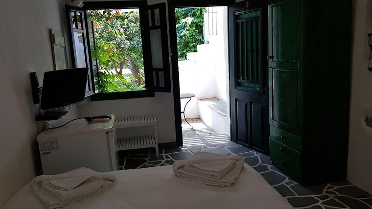 Best dog-friendly hotels in milos and sifnos