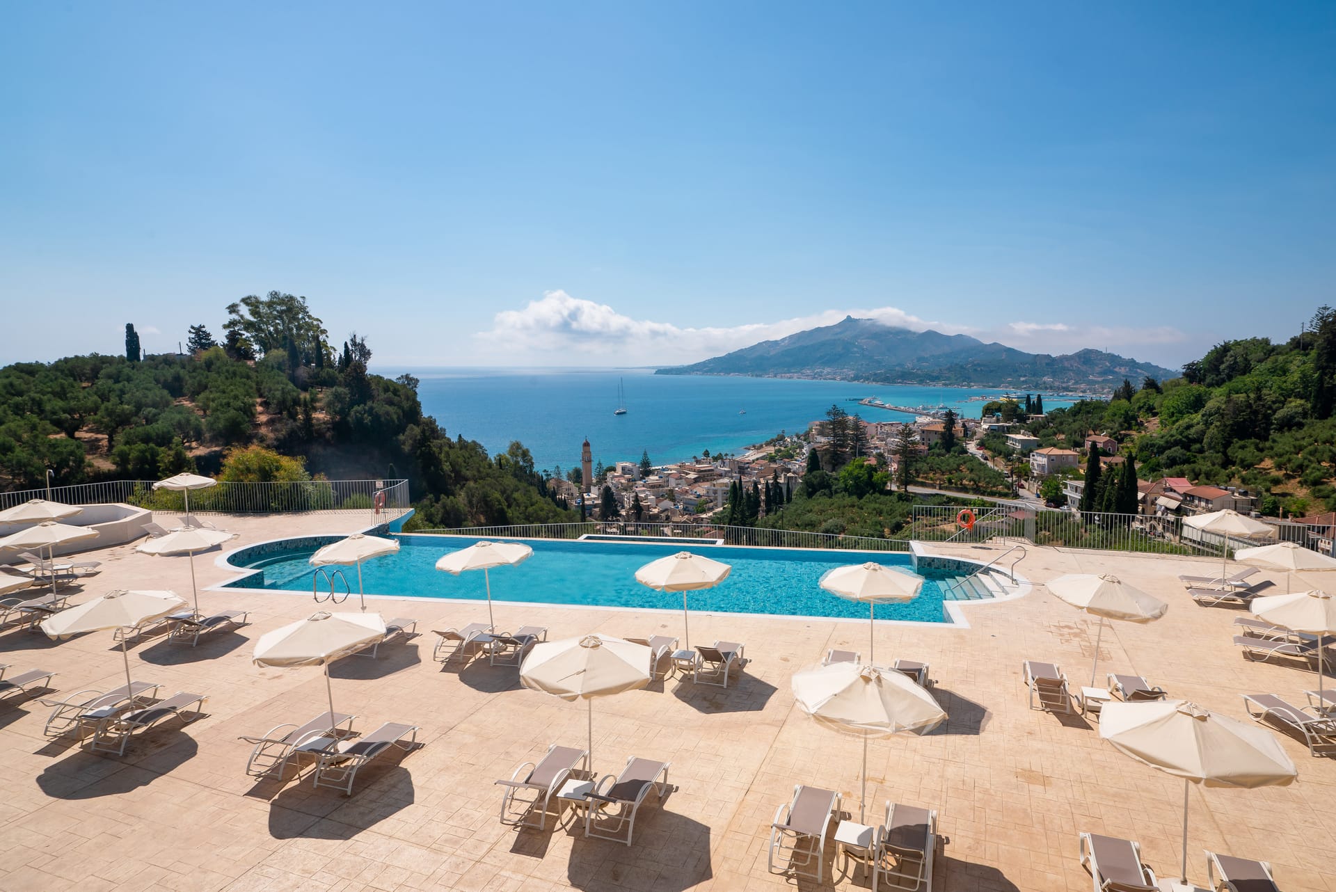 Avalon Palace Hotel, dog-friendly hotel in Kefalonia and Zakynthos