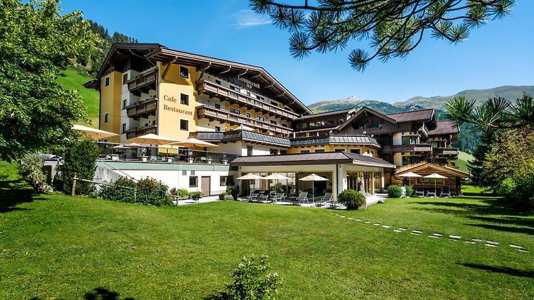 Brugger's Genießerhotel Lanersbacher Hof, dog-friendly hotel in Tyrol Valleys