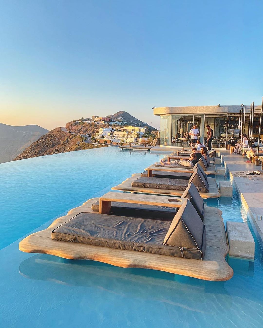 Cavo Tagoo Santorini, dog-friendly hotel in Santorini