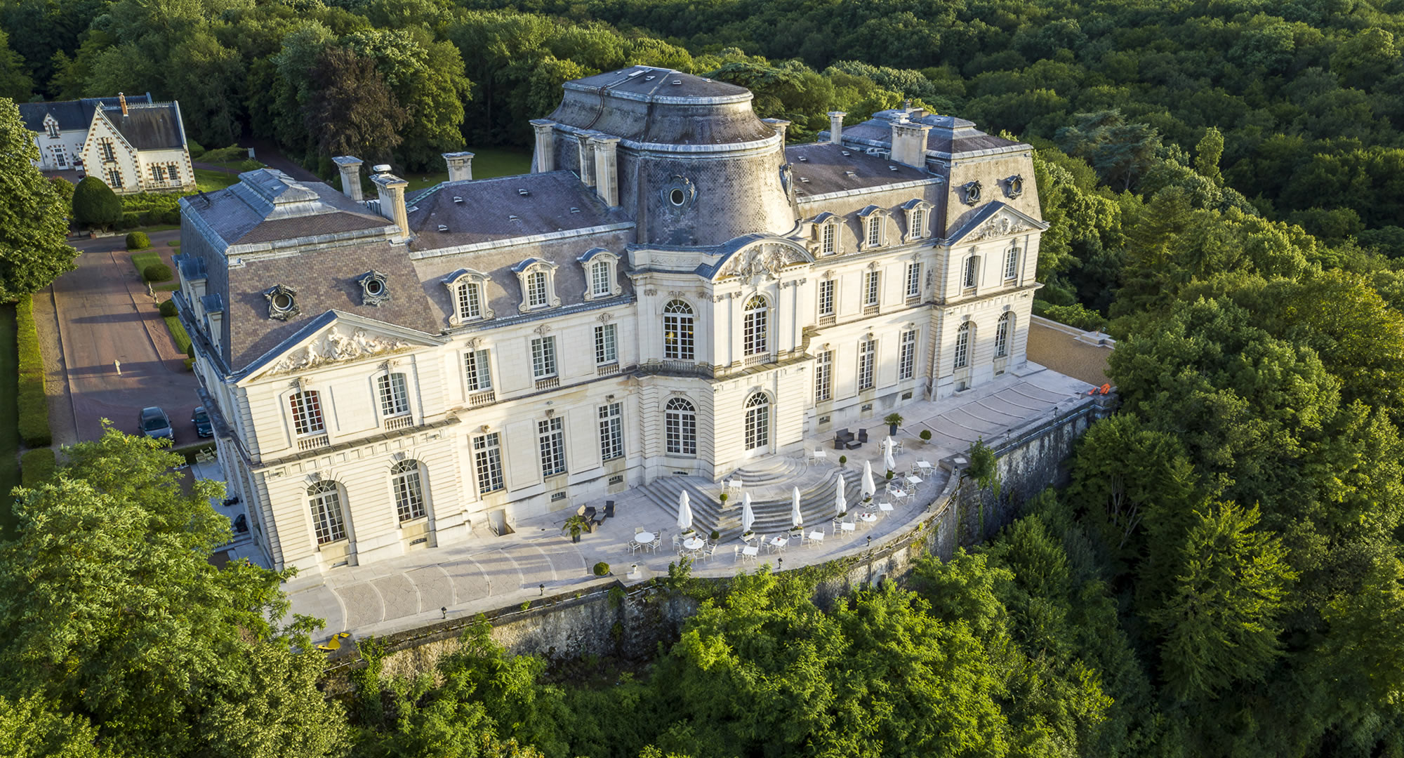 Château d'Artigny, dog-friendly hotel in Loire Valley