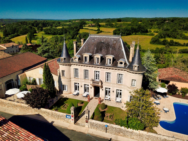 Château Hôtel Edward 1er, dog-friendly hotel in Dordogne and the Lot