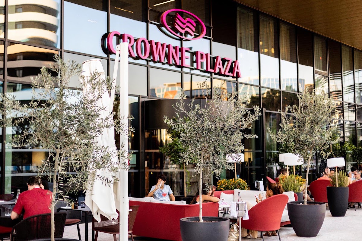Crowne Plaza Nice - Grand Arenas, dog-friendly hotel in Nice