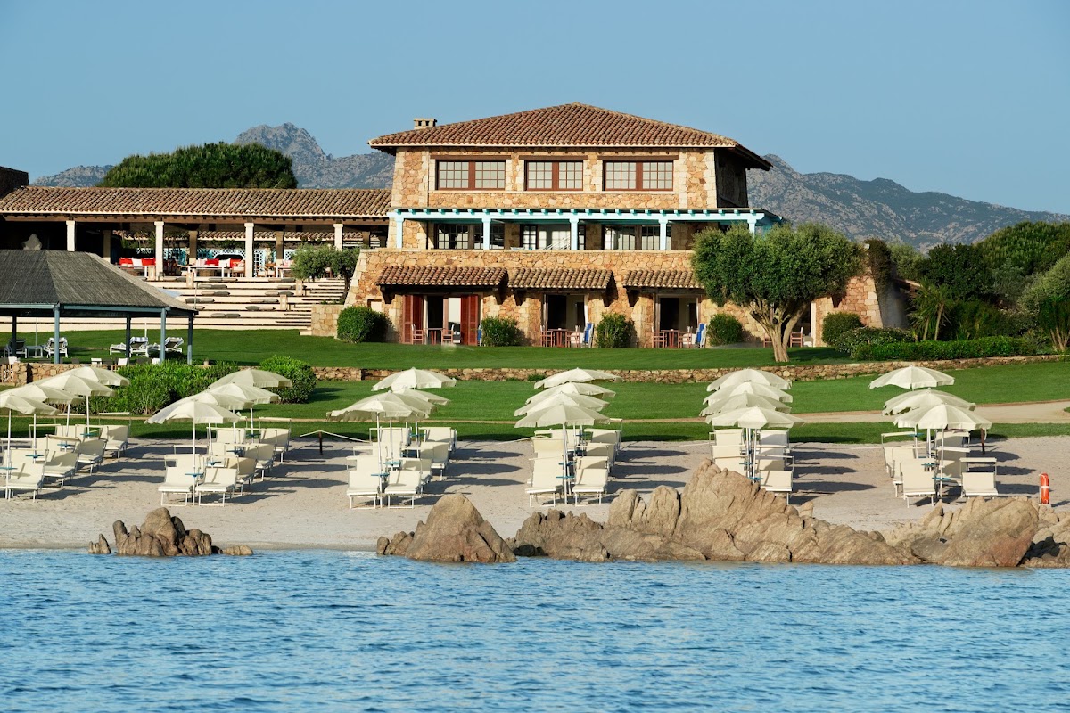 Due Lune Puntaldia Resort & Golf, dog-friendly hotel in Sardinia