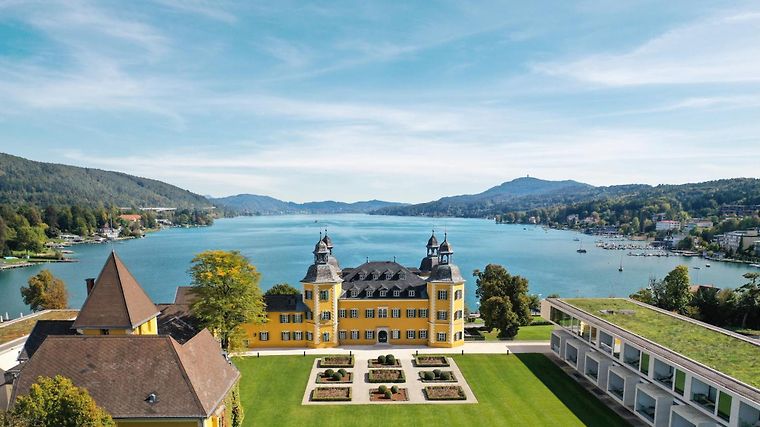 Falkensteiner Schlosshotel Velden, dog-friendly hotel in Carinthia Lakes