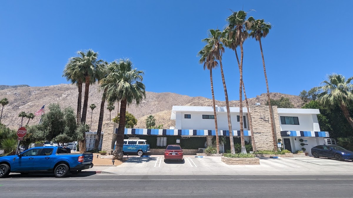 Holiday House Palm Springs, dog-friendly hotel in Palm Springs