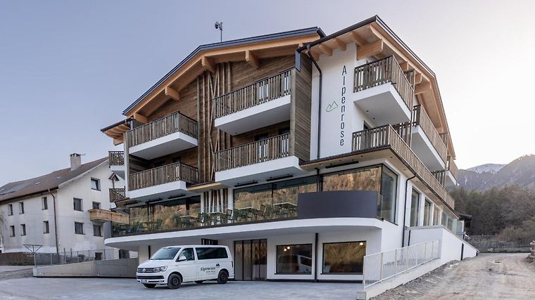 Hotel Alpenrose, dog-friendly hotel in Merano and South Tyrol