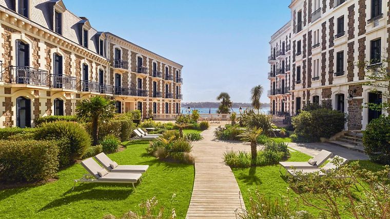Hôtel Barrière Le Grand Hôtel Dinard, dog-friendly hotel in Brittany