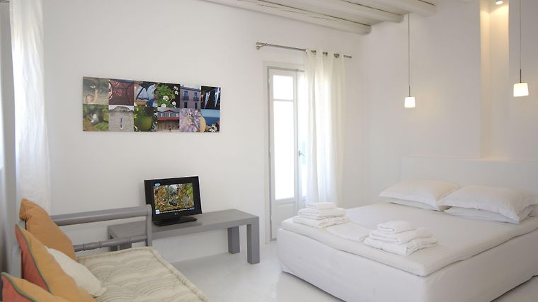 Kapetan Tasos Suites, dog-friendly hotel in Milos and Sifnos