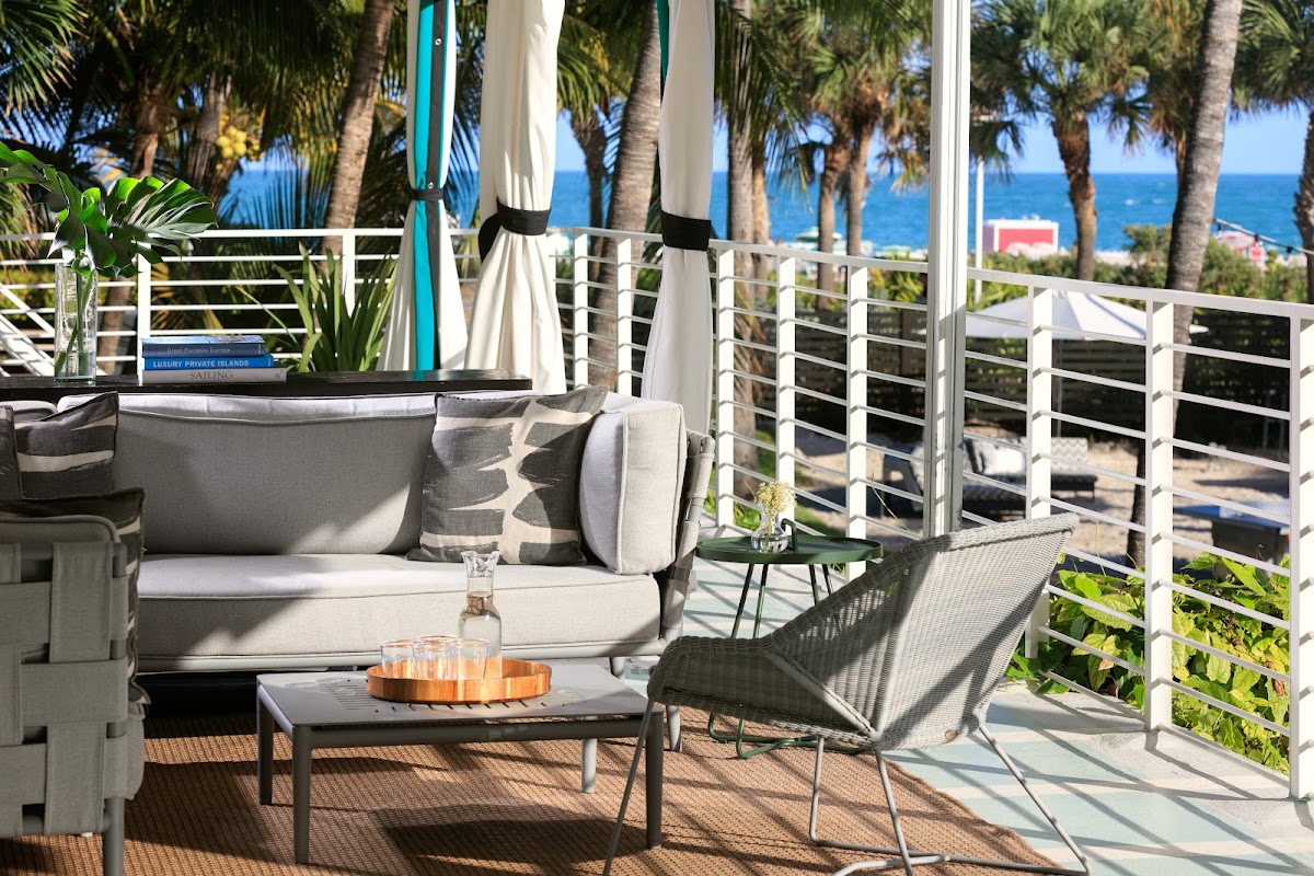 Kimpton Surfcomber Hotel, dog-friendly hotel in Miami Beach