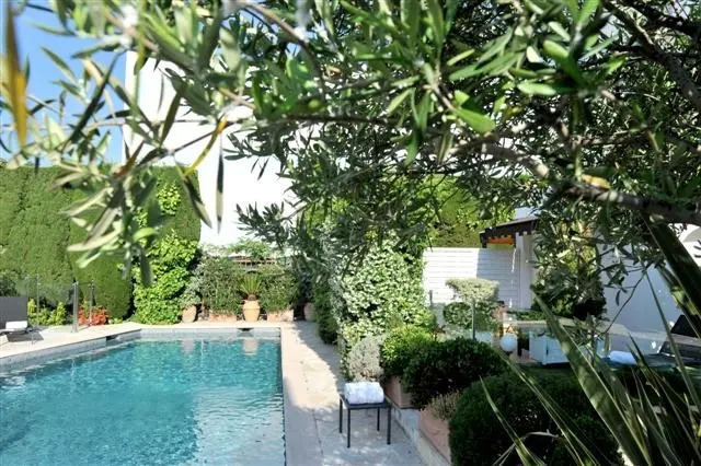 La Villa Cannes Croisette, dog-friendly hotel in Cannes