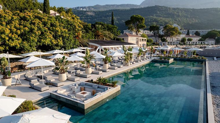 Lazure Hotel & Marina, dog-friendly hotel in Montenegro