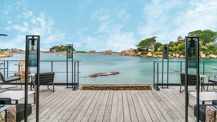 Le Castel Beau Site, dog-friendly hotel in Brittany