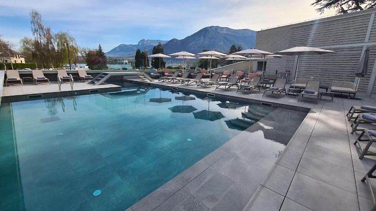 Le Pélican, dog-friendly hotel in Annecy and Evian