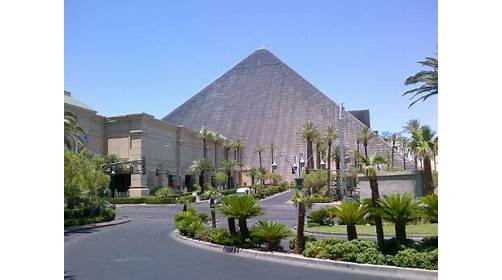 Luxor Hotel and Casino, dog-friendly hotel in Las Vegas