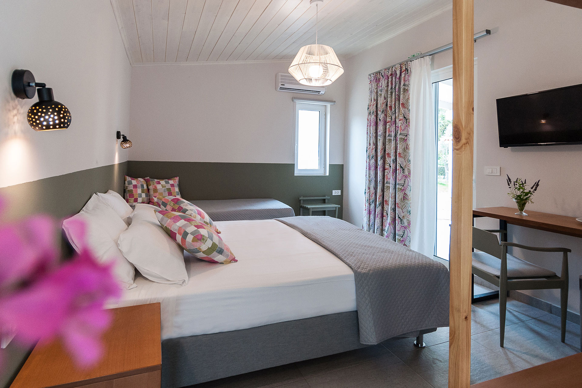 Mimoza Beach, dog-friendly hotel in Kefalonia and Zakynthos