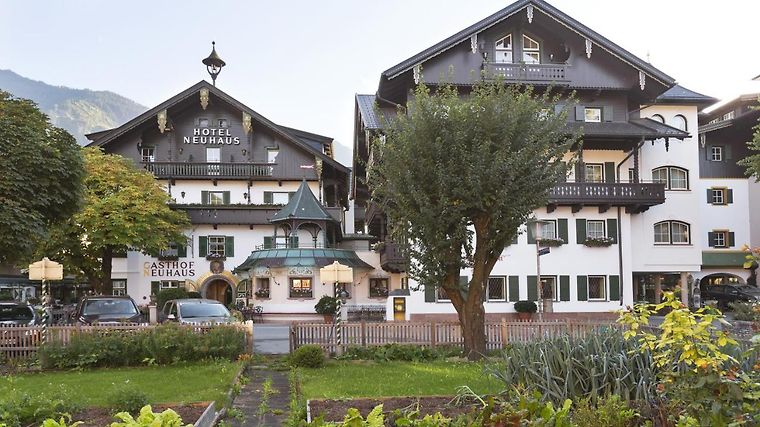 Neuhaus Zillertal Resort, dog-friendly hotel in Innsbruck