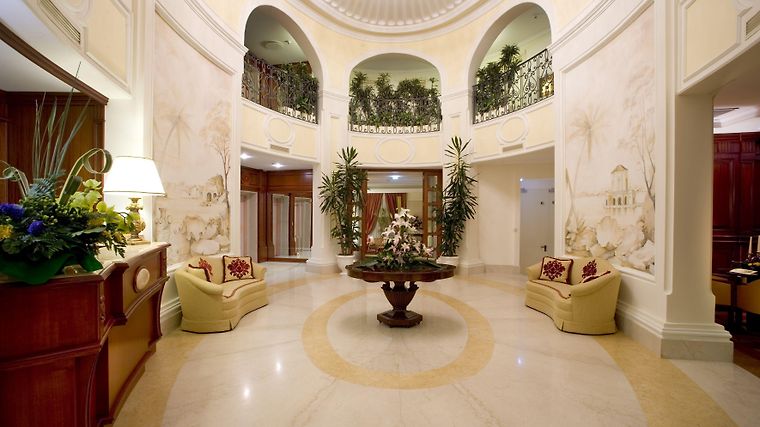 Palazzo Alabardieri, dog-friendly hotel in Capri Ischia and Sorrento