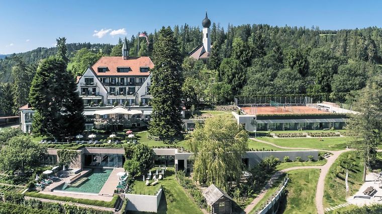 Parkhotel Holzner, dog-friendly hotel in Merano and South Tyrol