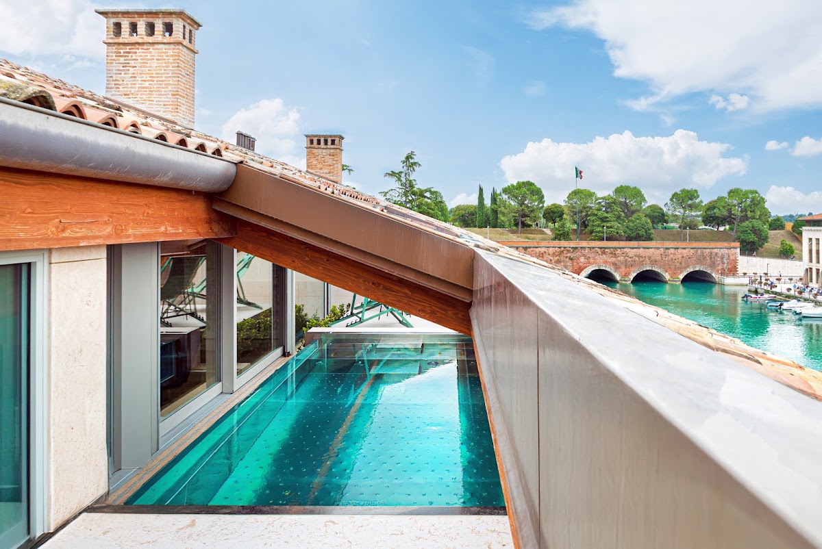 Pavillon Suite, dog-friendly hotel in Lake Garda
