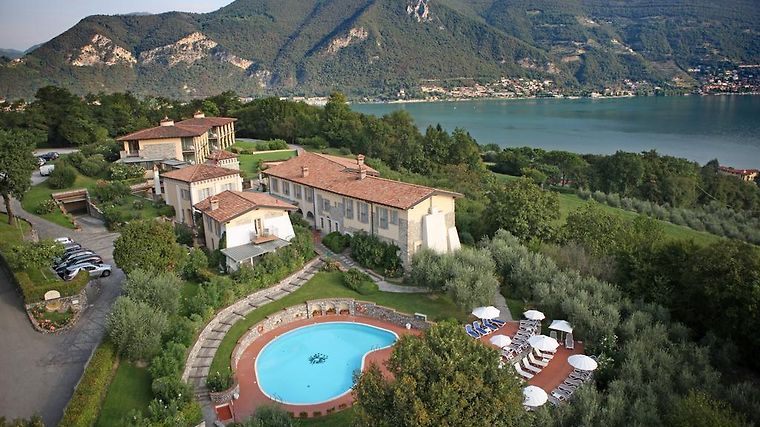 Romantik Hotel Relais Mirabella, dog-friendly hotel in Lake Iseo and Franciacorta