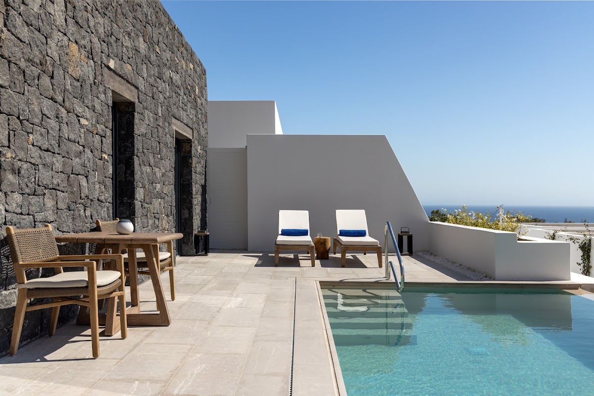 Sandblu Santorini, LXR Hotels & Resorts, dog-friendly hotel in Santorini