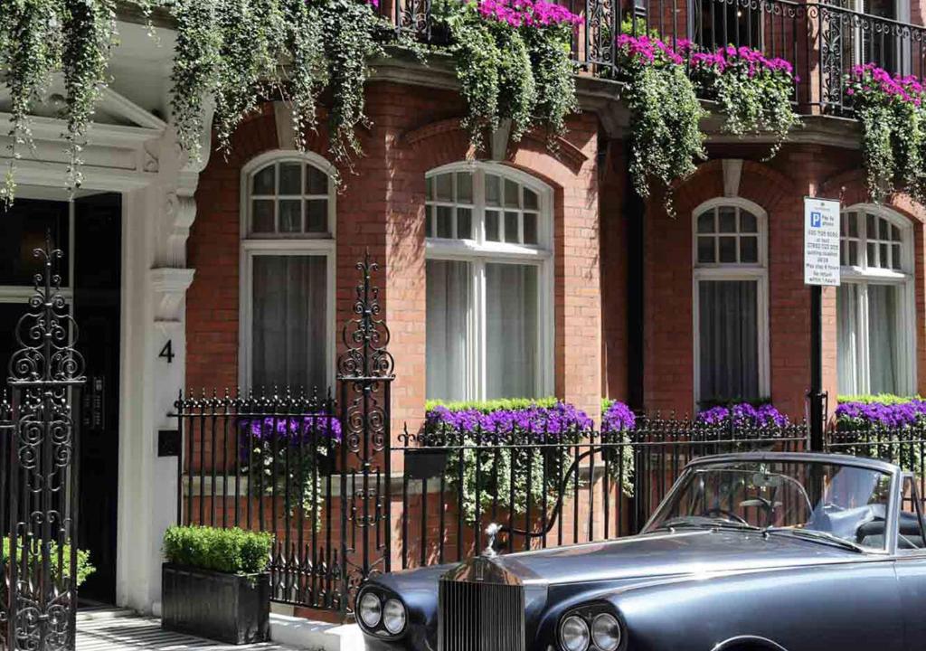 The Athenaeum Hotel and Residences, dog-friendly hotel in London