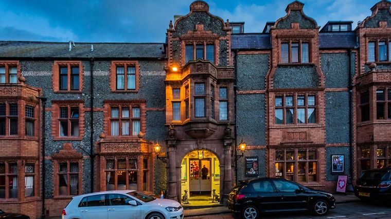 The Castle Hotel Conwy, dog-friendly hotel in Wales