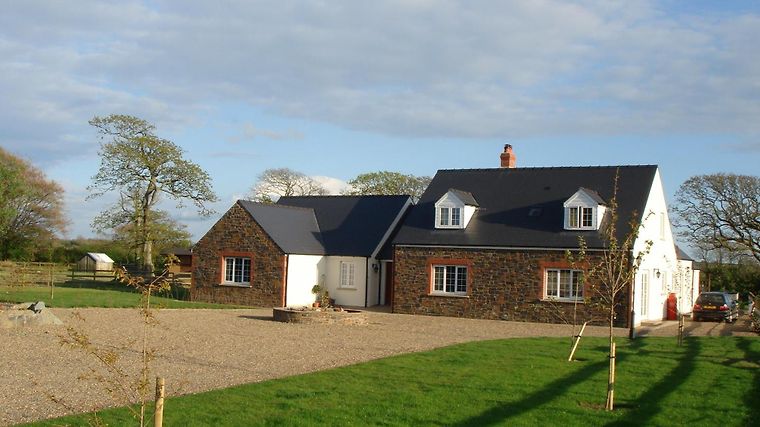 The Paddock, dog-friendly hotel in Wales