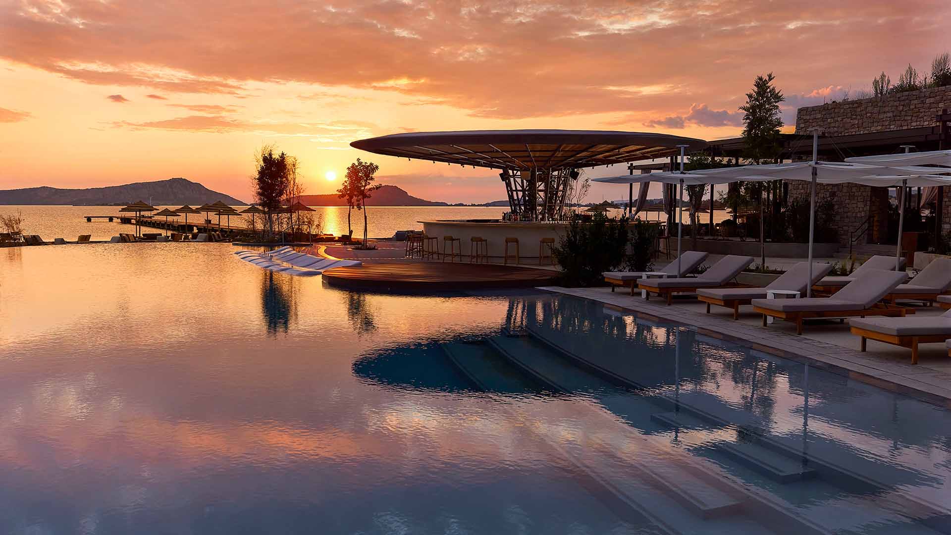 W Costa Navarino, dog-friendly hotel in Costa Navarino
